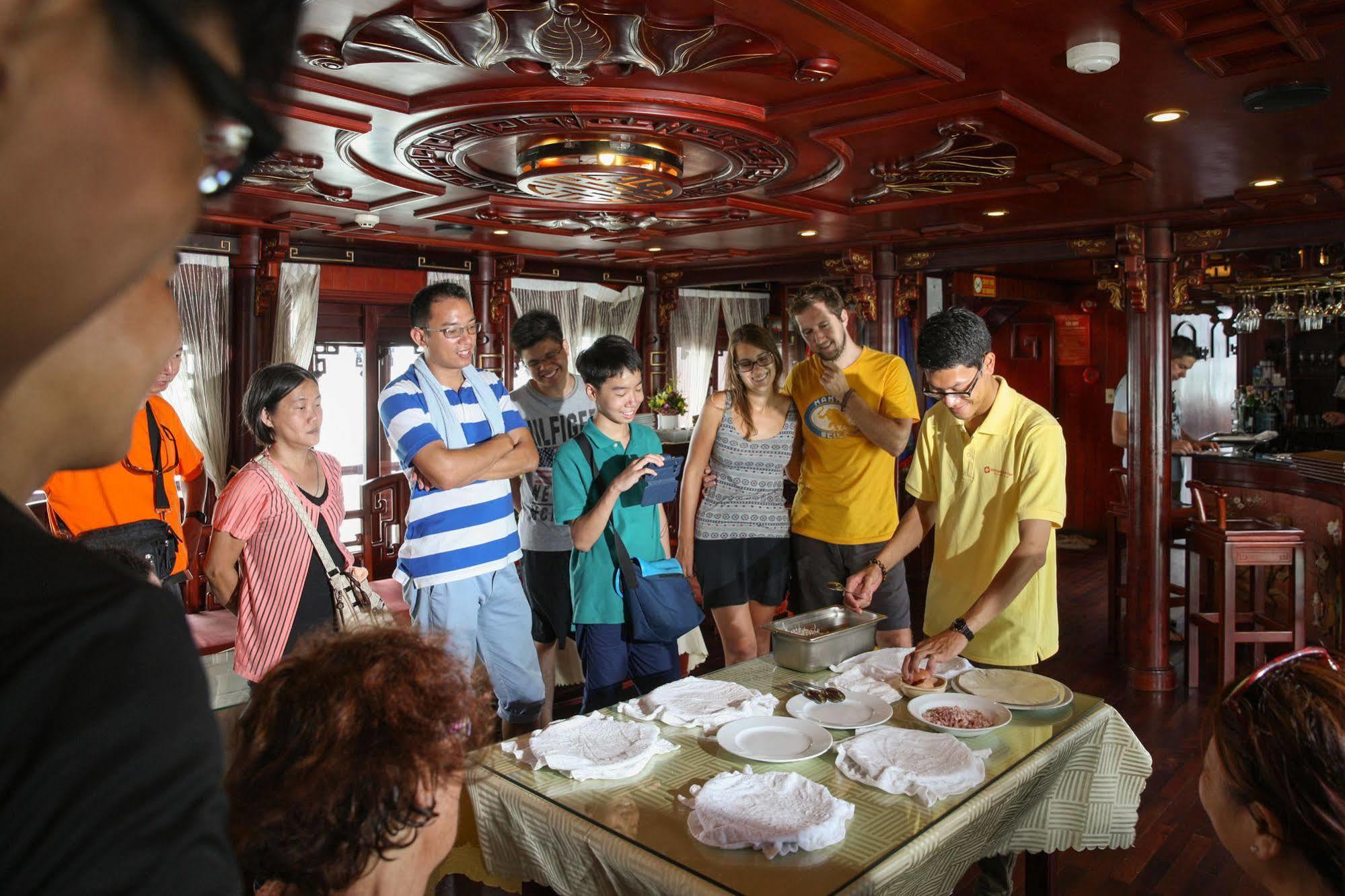 Royal Palace Cruise Hạ Long Exterior foto